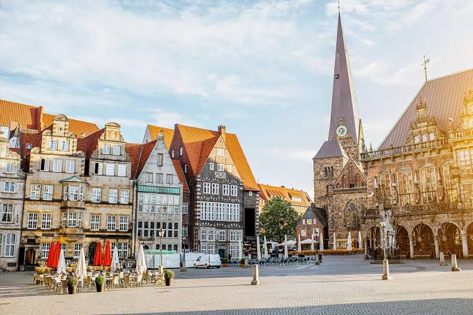 Fünf Angebote für Mietvertragsverlängerung in Bremen – Leistungen und Zuständigkeiten sorgfältig vergleichen
